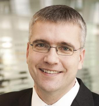Legal Department / Oddělení Compliance a právní včetně podřízeného útvaru AML/Fraud Office a samostatné pozice Pověřence pro ochranu osobních údajů (Data Protection Officer) HR Department / Oddělení