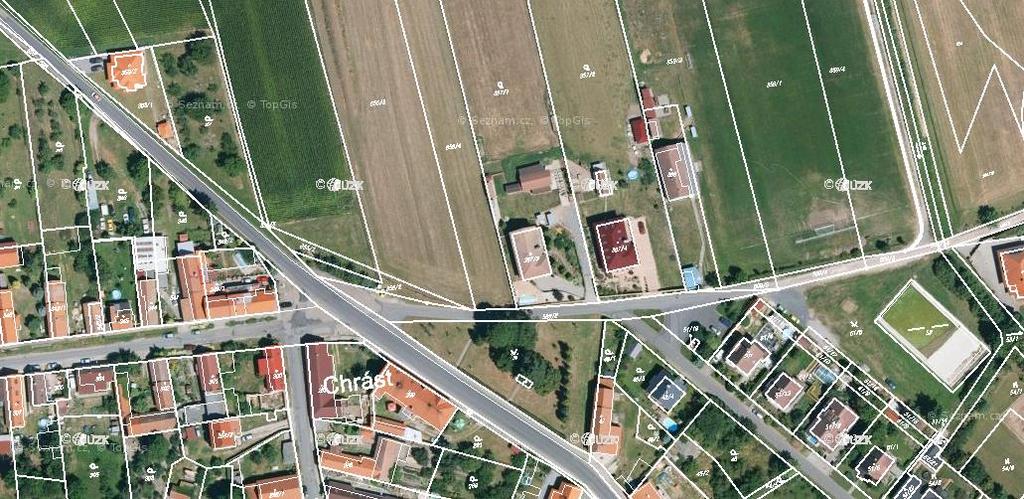 předpokládané propojení stávajícího a navrženého veřejného prostranství (u hospody U Šípů) Profily komunikací jsou navrženy s ohledem na efektivitu veřejné správy a aktuální nároky a potřeby obyvatel