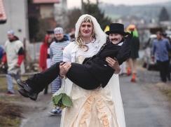 Hasièi si vyslechli hodnotící zprávy za loòský rok a byli ocenìni aktivní èlenové. Více na str. 30. Dne 15. ledna v 18:15 hod. se konalo 3.