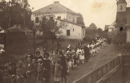 Klub dùchodcù popøál všem obèanùm krásné vánoèní svátky a do Nového roku hodnì zdraví.