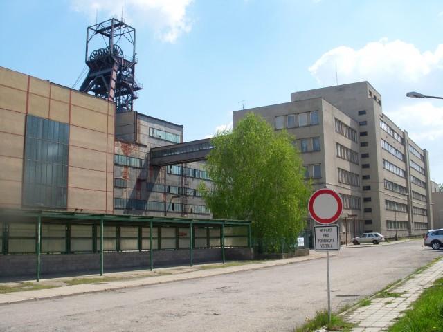 Důl Schoeller 7. 3 Elektrická energie Území Libušína obsluhuje vedení vysokého napětí 22 kv. Většina trafostanic je ve správě Středočeské energetické, a. s. Území obce je vybaveno rozvodem elektrické energie i středotlakého plynovodu.