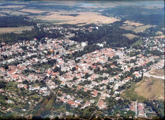 PŘEDMLUVA je koncepčním dokumentem, který v analytické části rekapituluje současný stav obce, hodnotí silné a slabé stránky, možná rizika a perspektivy rozvoje a ve strategické části formuluje vizi,