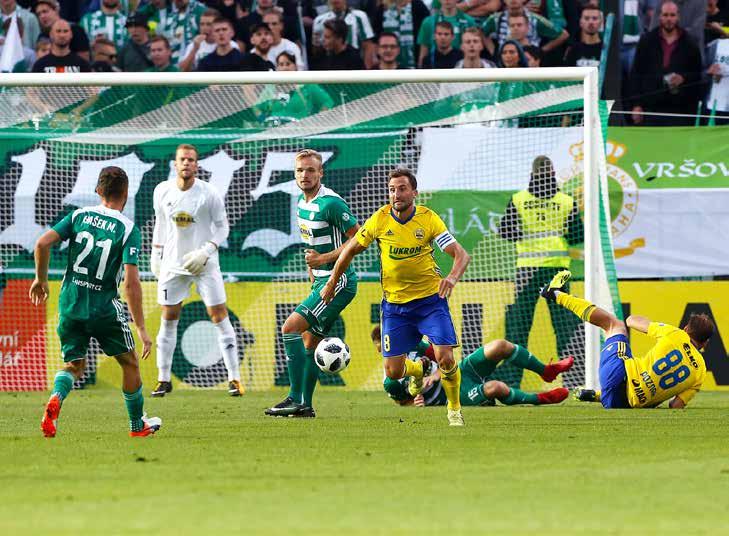 Každý tvrdí: Jsou dobře placení, měli by odvádět vynikající výkony každý zápas. Jenže atmosféra i okolí vás vcucnou. Ať chcete, nebo ne.