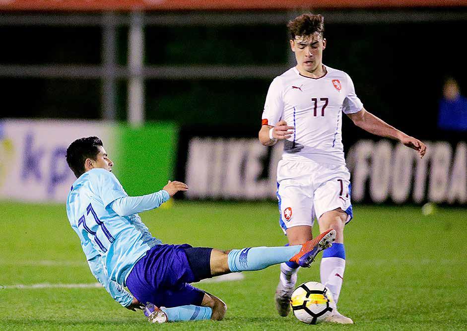 60 AKTUÁLNĚ AKTUÁLNĚ 61 Širší nominace U17 na soustředění a květnové ME v Irsku REPREZENTANTI U17 SI I PŘES PORÁŽKU S NIZOZEMSKEM V POSLEDNÍM DUELU ELITNÍ FÁZE KVALIFIKACE ZAJISTILI ÚČAST NA