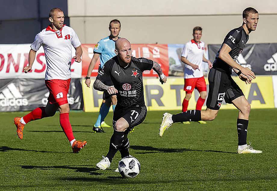 To je například zhruba dvakrát tolik, co od Adidasu dostává německý velkoklub Bayern Mnichov. PO LONDÝNSKÉM VZEPĚTÍ PADLA SLAVIA V LIGOVÉM MAČI VE ZLÍNĚ 0:1.