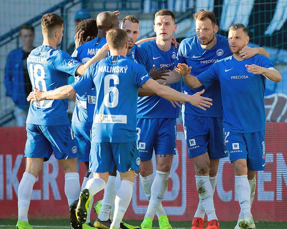 14 ROZHOVOR ROZHOVOR 15 ROBERT NEUMANN AUTOR JE REDAKTOREM DENÍKU PRÁVO Zahrával jste někdy tři penalty v jednom zápase? Doteď jsem kopal maximálně jednu, tohle byla premiéra.
