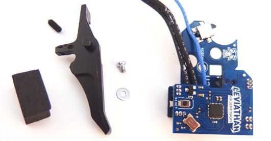 Leviathan - V2 parametry Je to procesorová jednotka ovládaná přes technologii Bluetooth.