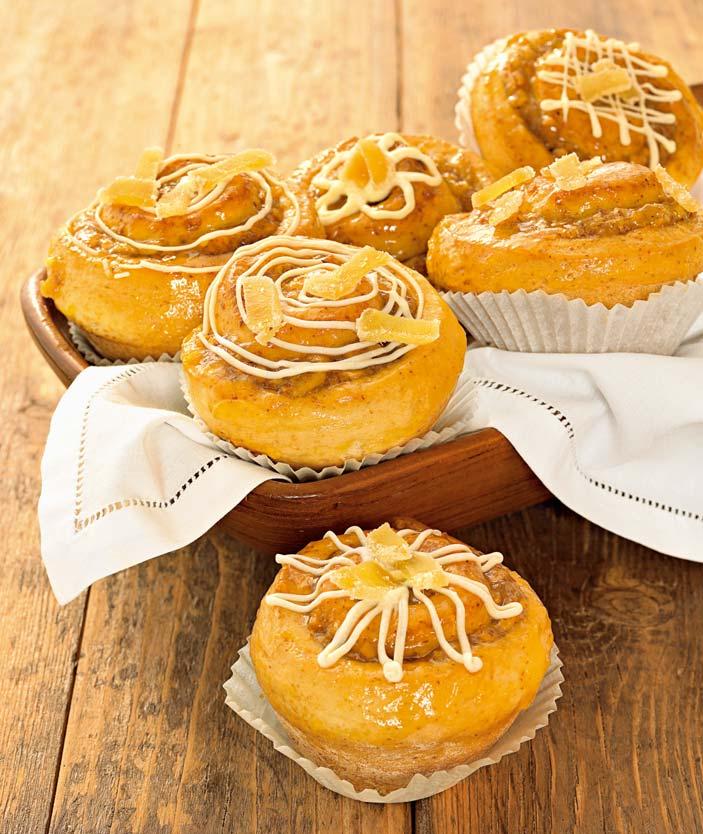 Poãet kusû: 12 200 g jablek 100 g kandovaného ananasu 200 g neloupan ch mlet ch mandlí 150 g cukru nastrouhanou kûru z jednoho chemicky neo etfieného citrónu 1 vejce 100 ml mléka 375 g hladké mouky