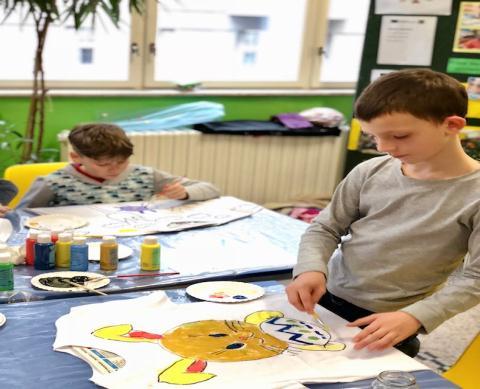 Nápadům se meze nekladou. A kdy? V úterý 16. 4. od 13:30 do 16:30 v hale školy. Na workshopu můžete strávit třeba jen 15 minut nebo celé odpoledne, záleží jen na vás.
