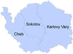 Karlovarský okres zaujímá v Karlovarském kraji svou rozlohou 46 %, Cheb a Sokolov jsou svou rozlohou srovnatelné.