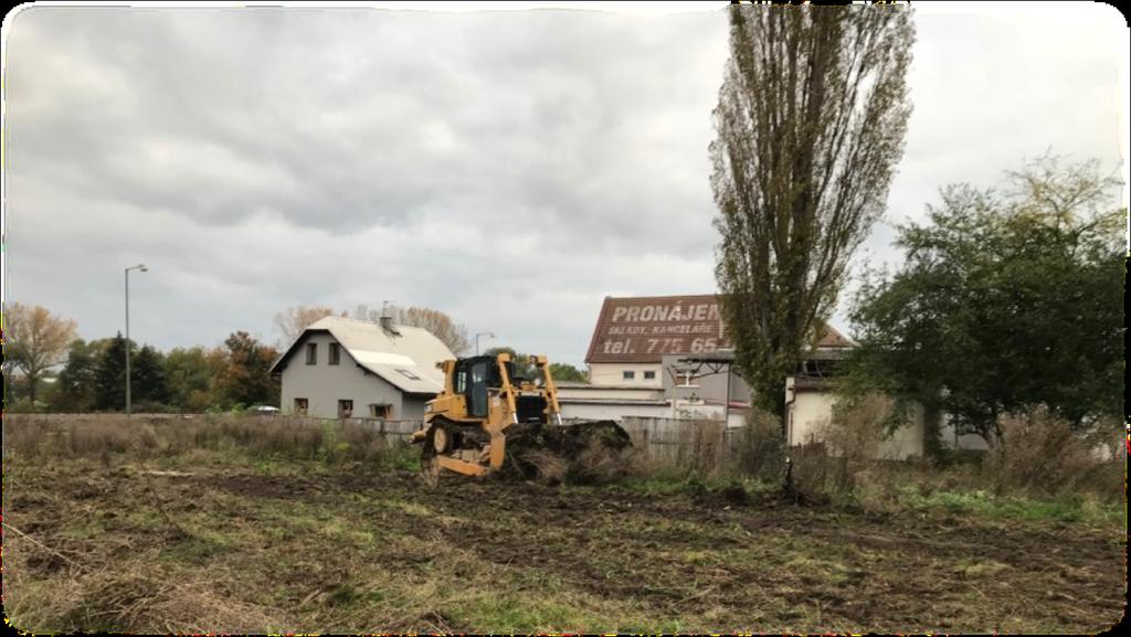 nákladní automobily. Dále disponujeme grejdrem a dozery vč.