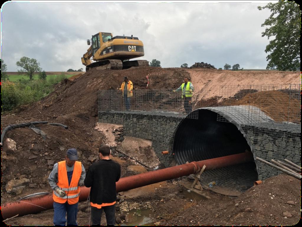 GREEN MESH svahy, případně svahy s lícem z betonových tvárnic nebo gabionového