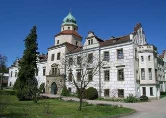 Žáci z 1. a 2. třídy pojedou na zámek Častolovice. Zde si prohlédnou zámecký zvěřinec, park, oboru, čekají na ně historické hry. Žáci z 3. a 4.