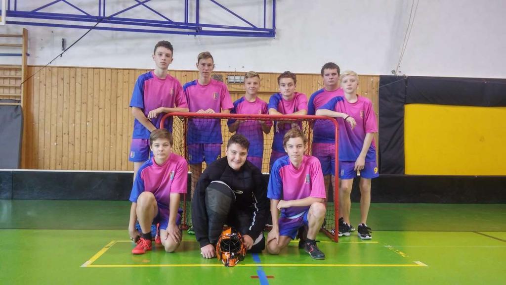 Dívky 8. a 9. třída Na tento tým byl zvědavý nejeden z fanoušků cerekvického florbalu.