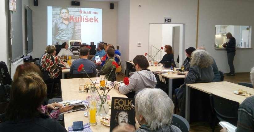 Obecní knihovna Cerekvice nad Bystřicí Obecní knihovna uspořádala 2. společenský večer s hudebním pořadem a videoprojekcí s názvem ALENKA V ŘÍŠI KARLA ZICHA.