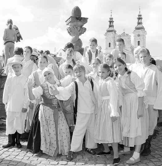 Plně si uvědomujeme, jak je pro folkloristy složité shánět potřebné finanční prostředky na existenci.