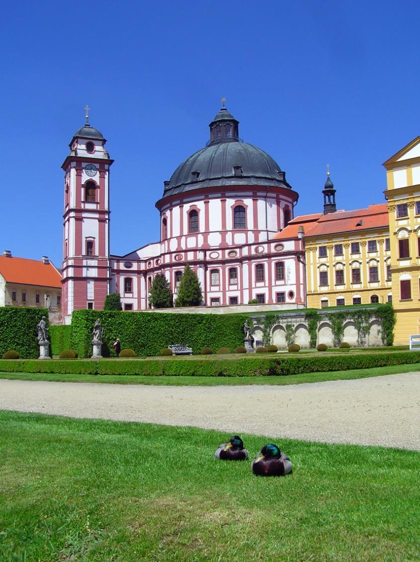 Jiří Dobeš Kněz z Třebíčska, vyrůstal v Jaroměřicích nad Rokytnou. Teologii studoval v Litoměřicích a v Olomouci.