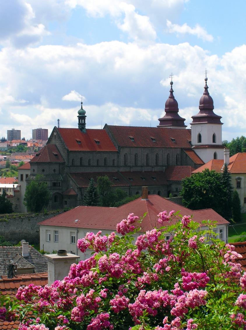 Jiří Dobeš Kněz z Třebíčska, vyrůstal v Jaroměřicích nad Rokytnou. Teologii studoval v Litoměřicích a v Olomouci.