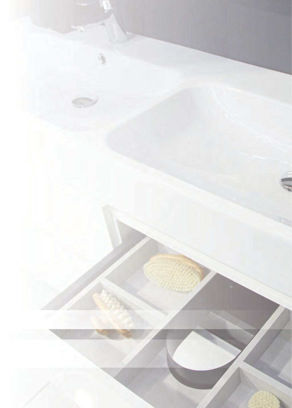 34 Technické informace A) Nábytek Čelní plochy nábytku 18 22 mm - Lakované provedení MDF 18 22 mm, 7vrstvý nástřik PUR (polyuretanovými) barvami ve vysokém lesku nebo matu včetně hran - Dřevodekorové