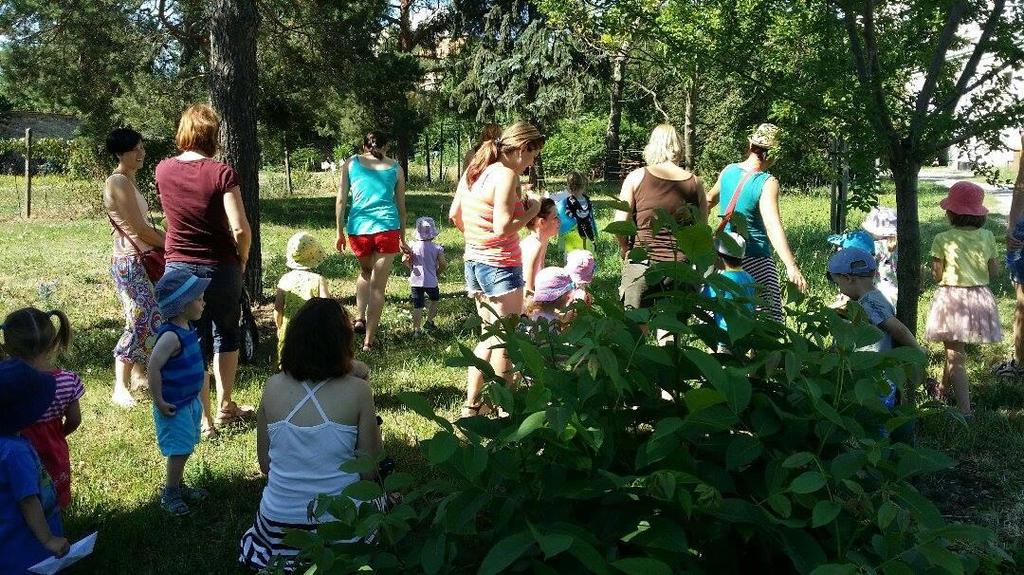 POSLÁNÍ A CÍLE Socia lni prevence pro mladou rodinu: - poskytovat rodičům i dětem prostor pro setkávání a navazování vztahů, posílit prvořadé a nezastupitelné role rodiny a rodičovské výchovy v