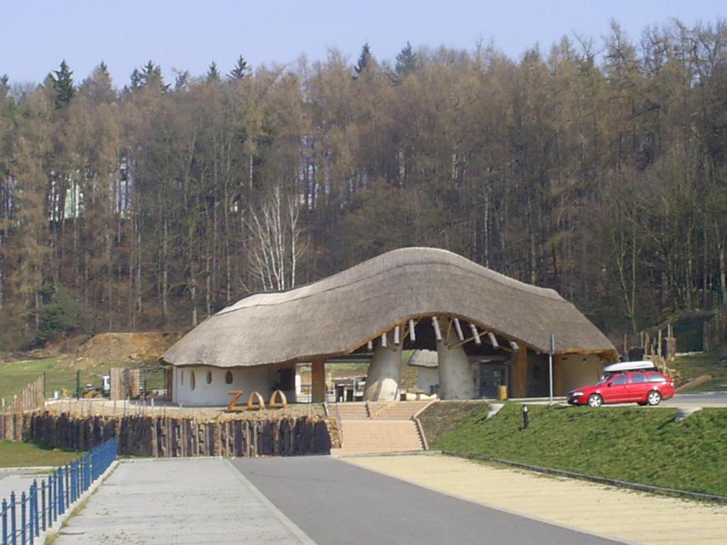 KAM POJEDEME V NEDĚLI NA VÝLET? Zoologická zahrada Jihlava, která získala statut zoo v roce 1982, leží v údolí říčky Jihlávky.