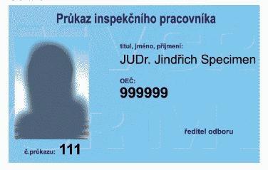 modrými písmeny výky 2 mm vlevo orientovaný text "OEČ:" a pod ním konkrétní estimístné osobní evidenční číslo zaměstnance ministerstva, provedené tučnými písmeny černé barvy výky 3 mm.