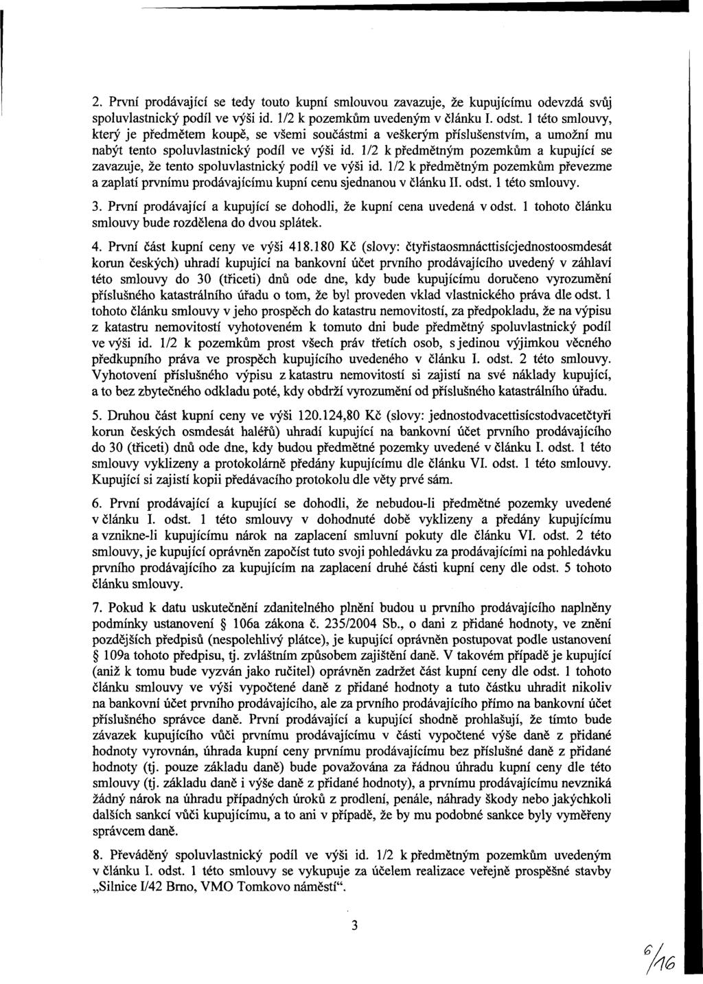 2. První dávající se tedy touto kupní smlouvou zavazuje, že kupujícímu odevzdá svůj spoluvlastnický podíl ve výši id. 1/2 k pozemkům uvedeným v článku I. odst.