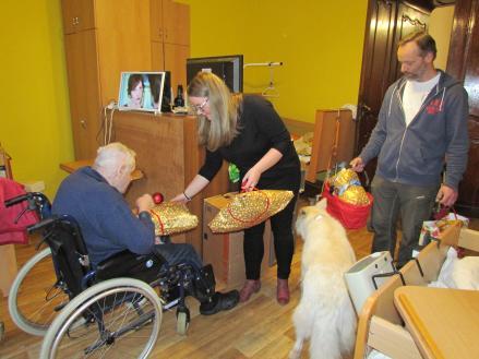 Výlety do krajů dětství, návštěvy příbuzných, prohlídky památek, divadelní
