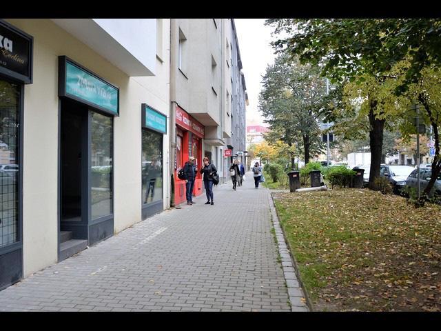 pluku, Vršovice, Praha Popis: Obchodní prostor 53 m 2 na atraktivní adrese na