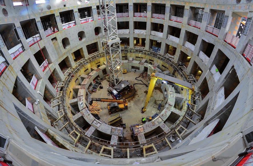 Výzvy a otázky Systémy pro jadernou energetiku 10 11 Prostor pro reaktor (ITER Organization) Vývoj fúzních reaktorů je koordinován na evropské i celosvětové úrovni a je zcela otevřený.