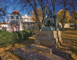 Hvízdal, další lavičky vytvořili studenti Fakulty restaurování Univerzity Pardubice během zahájení lázeňské sezony.