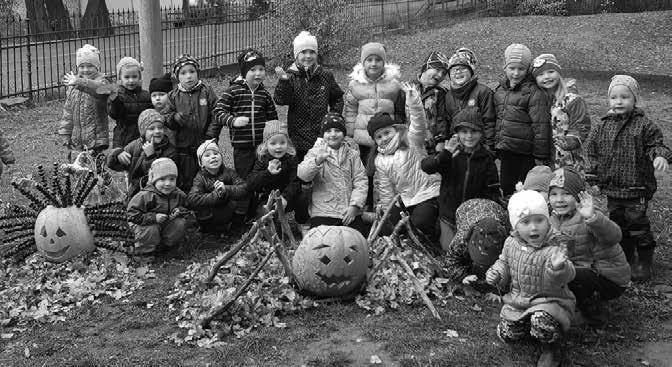 -10- Školství Halloweenská pyžamková noc v MŠ Stružnice Sešli jsme se ve školce v dost neobvyklém čase a to navečer.