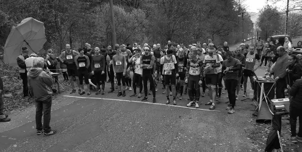 -23- Sport Na startu hlavního závodu na 10 km Lesní běh Žandovská desítka tradičně uzavírá Okresní běžeckou ligu což je seriál běhů mimo dráhu na českolipském okrese.