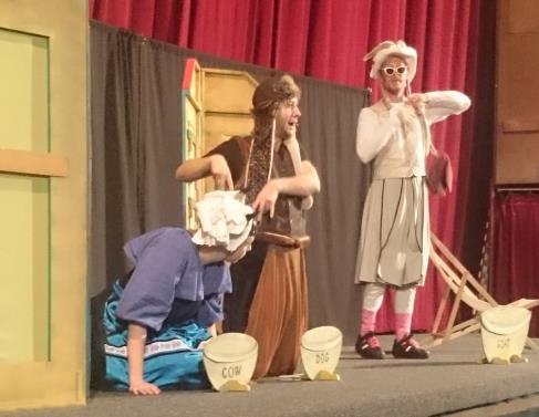 DIVADELNÍ PŘEDSTAVENÍ LAZY GOAT Ve čtvrtek 14. 3. 2019 zhlédli žáci 4. a 5.