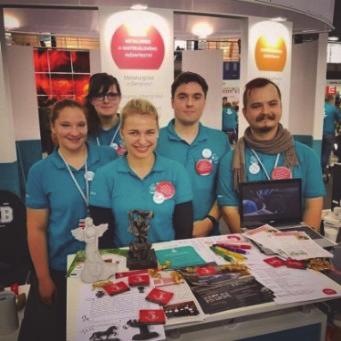 ART AND SCIENCE (7. 9. 2017) Ve čtvrtek 7. 9. 2017 od 11 hodin proběhl v okolí budovy FEI v areálu VŠB-TUO další ročník akce Art and Science - netradiční propojení umění a vědy.
