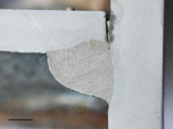 2 mm 200 μm A 200 μm Obr. 45 Nespojitosti svarového spoje V řezu kolmém na lomovou plochu (obr.