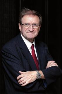 téma Označníky PID Nový typ zastávkového označníku, určeného pro použití v systému Pražské integrované dopravy (PID), tedy v oblasti Prahy a Středočeského kraje, vznikl z podnětu organizátora dopravy