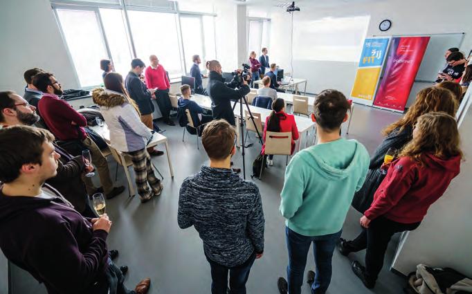 Vedle dvou workshopů založených na komparaci jejich vědecké činnosti s tématy doktorských prací studentů Historie techniky z ČVut a z FF UK se seznámili i s činností českých vědeckých a archivních