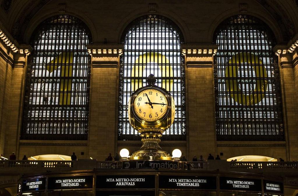 Cena zahrnuje: Zpáteční letenku na letu s přestupem Praha New York vč. tax a poplatků (do ceny 15.000 Kč) a vč. odbaveného zavazadla 1x 23 kg.