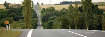 Připojení D na silniční síť je provedeno mimoúrovňovou křižovatkou u obce Knínice v km,300. Obsluha území bude zajištěna sítí polních cest napojených na silnice II. a III. třídy.