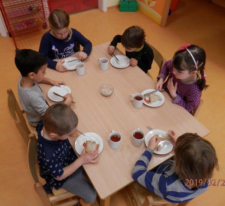 Je zaměřena na spolupráci dvojic i skupin,