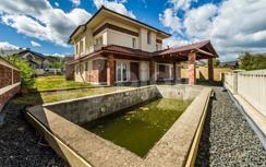 2. NABÍDKOVÁ CENA: 6 770 000,- Kč 3) Rdinný dům Pd Šklu 452, Tuchlvice, kres Kladn užitná