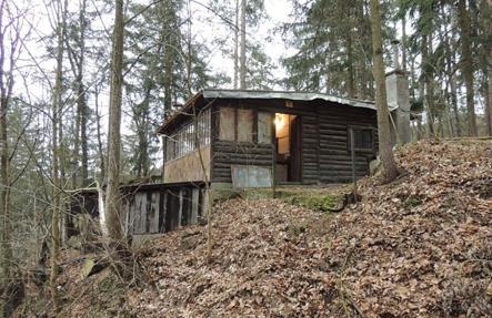 2) Rekreační chata Jarov, Dolní Břežany, okres Praha-západ, užitná plocha 70 m², pozemek 250 m² Rekreační chata disponuje dvěma podlažími.