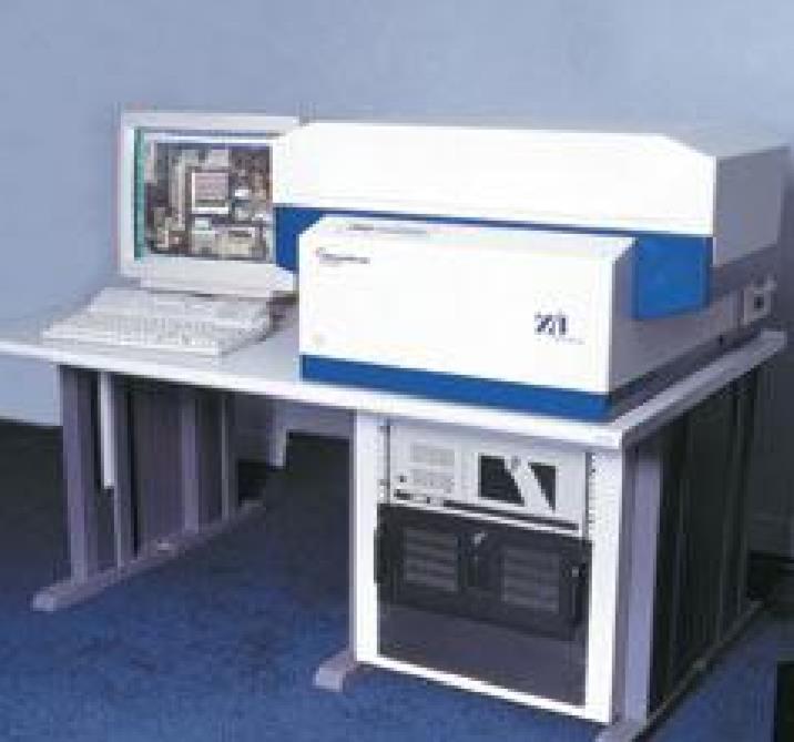 VZNIK DIGITÁLNÍHO OBRAZU SKENOVÁNÍ PhotoScan TD (Z/I Imaging) Přesnost skenování: geometrická radiometrická U těchto fotogrammetrických skenerů je porváděna kalibrace skenerů.