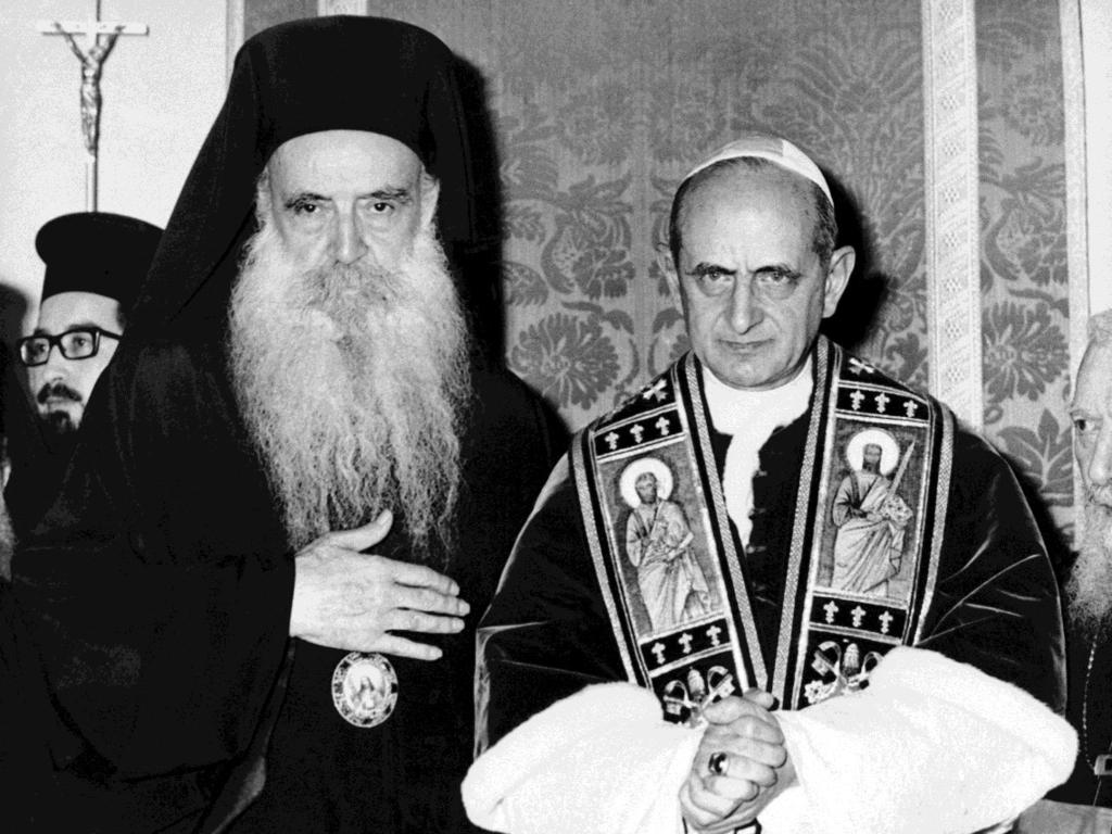 Pavel VI. (1963 1978) Prodal tiáru (prodána v Americe, výnos určen potřebným (chudým).