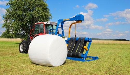 1 800 kg Výška 2 670 mm ZÁKLADNÍ VYBAVENÍ Jedno ovíjecí rameno Hydraulicky sklopný ovíjecí stůl 4 x transportní pás s vedením, 2 x vodící kladka Odložení balíku doleva a