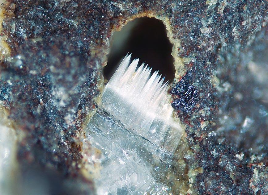 Bull Mineral Petrolog 26, 2, 2018. ISSN 2570-7337 (print); 2570-7345 (online) 129 patří k nejbohatším lokalitám tohoto poměrně vzácného zeolitu v rámci celé ČR.