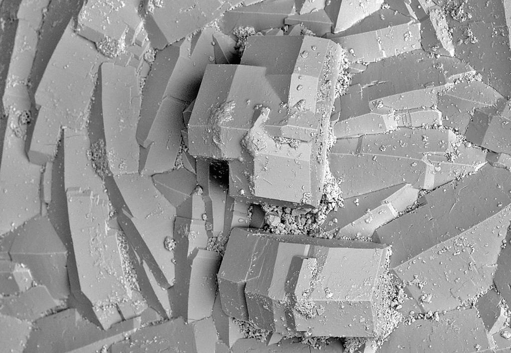 Bull Mineral Petrolog 26, 2, 2018. ISSN 2570-7337 (print); 2570-7345 (online) 131 Tabulka 10 Rentgenová prášková data analcimu z Heřmanic 1 1 2 5.607 54 5.594 4 0 4 2.4207 5 2.4221 3 4 7 1.5931 2 1.