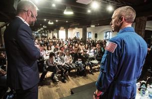V Olomouci byli hosty Univerzity Palackého nejprve je přijal rektor a pak následovaly přednášky pro veřejnost v aule pedagogické fakulty a v Pevnosti poznání.