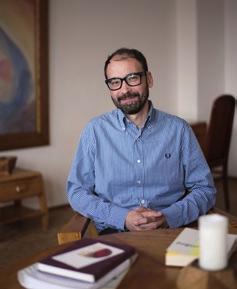David Voda (* 1976) Absolvent oboru Teorie a dějiny umění na FF UP. Historik umění, básník a podnikatel v průmyslu. Pracoval nejprve v Muzeu umění Olomouc a poté v Divadle hudby.